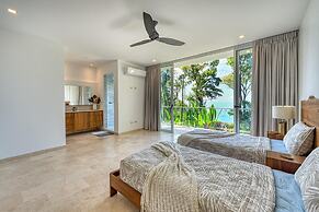 Short Walk to Restaurants Cafe Bar Saltwater Pool