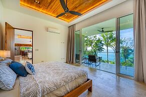 Short Walk to Restaurants Cafe Bar Saltwater Pool