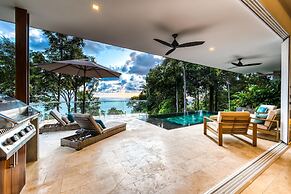 Short Walk to Restaurants Cafe Bar Saltwater Pool