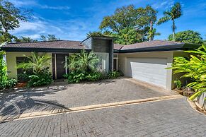 Short Walk to Restaurants Cafe Bar Saltwater Pool