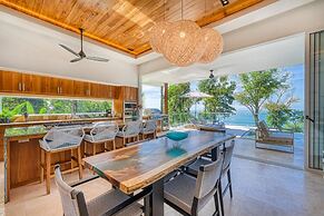 Short Walk to Restaurants Cafe Bar Saltwater Pool