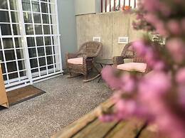 Chic 2BR Suite Vancouver West Downtown