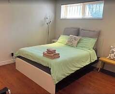 Chic 2BR Suite Vancouver West Downtown