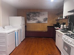 Chic 2BR Suite Vancouver West Downtown