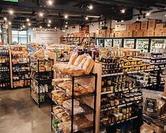 Chic 2BR Suite Vancouver West Downtown