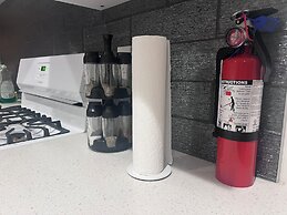 Chic 2BR Suite Vancouver West Downtown