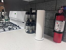 Chic 2BR Suite Vancouver West Downtown