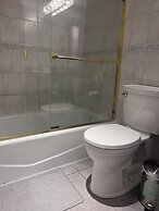 Chic 2BR Suite Vancouver West Downtown