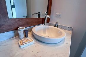 Elegant Oceanview Penthouse - Steps from Jaco Beach & Nightlife