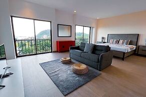 Elegant Oceanview Penthouse - Steps from Jaco Beach & Nightlife