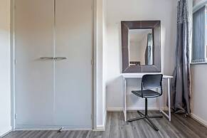 1br-sleeps2-parking-nearcitycentre-jlr-nec