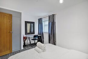 1br-sleeps2-parking-nearcitycentre-jlr-nec