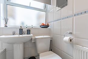 1br-sleeps2-parking-nearcitycentre-jlr-nec