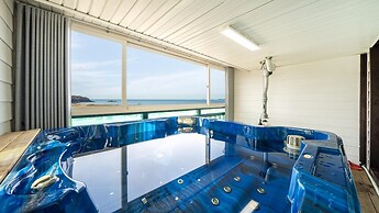 Ganghwa Nakjogaboineun spa Pension