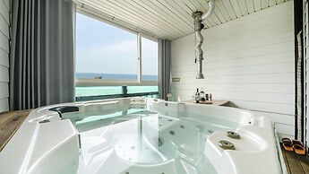 Ganghwa Nakjogaboineun spa Pension