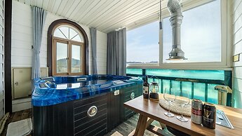 Ganghwa Nakjogaboineun spa Pension