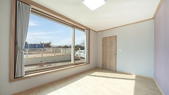 Ganghwa Nakjogaboineun spa Pension