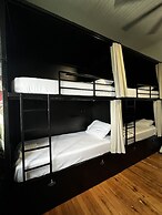 Howzit Hostels Hawaii