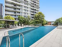 Modern 2-storey Apartment - Q Stay