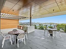 Modern 2-storey Apartment - Q Stay