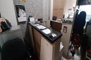 OYO 93734 The Metro Suites Apartment By Retro Rent