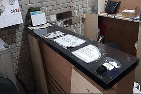 OYO 93734 The Metro Suites Apartment By Retro Rent