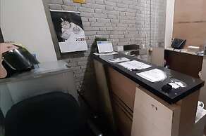 OYO 93734 The Metro Suites Apartment By Retro Rent