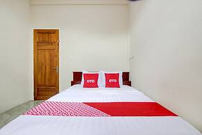 OYO 93736 Homestay Joglo Dephis Syariah