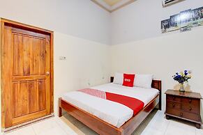 OYO 93736 Homestay Joglo Dephis Syariah