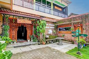 OYO 93736 Homestay Joglo Dephis Syariah