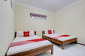 OYO 93736 Homestay Joglo Dephis Syariah