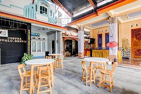 OYO 93736 Homestay Joglo Dephis Syariah