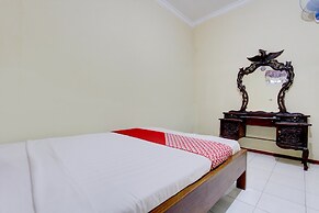 OYO 93736 Homestay Joglo Dephis Syariah