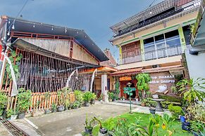 OYO 93736 Homestay Joglo Dephis Syariah