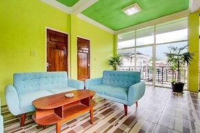 OYO 93736 Homestay Joglo Dephis Syariah