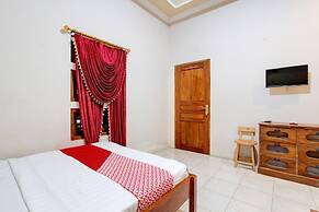 OYO 93736 Homestay Joglo Dephis Syariah
