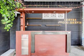 OYO 93736 Homestay Joglo Dephis Syariah