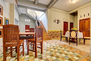 OYO 93736 Homestay Joglo Dephis Syariah