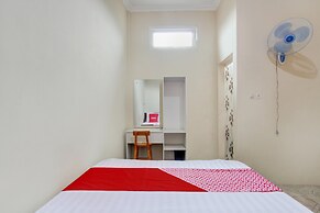 OYO 93736 Homestay Joglo Dephis Syariah