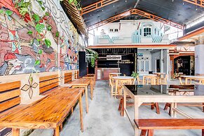 OYO 93736 Homestay Joglo Dephis Syariah