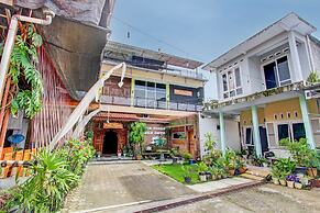 OYO 93736 Homestay Joglo Dephis Syariah