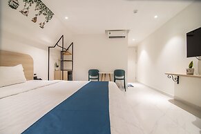 BIN BIN HOTEL 11- NEAR ISLAND DIAMOND