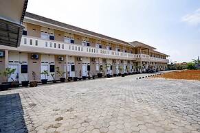 OYO 93735 Pondok Zamzam Near Taman Arung Palakka, Bone