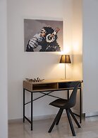 Vouliagmeni Stylish Apartment