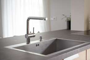 Vouliagmeni Stylish Apartment