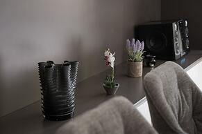 Vouliagmeni Stylish Apartment