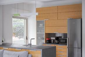 Vouliagmeni Stylish Apartment