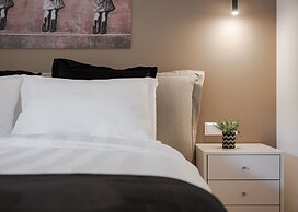 Vouliagmeni Stylish Apartment