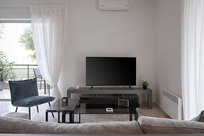Vouliagmeni Stylish Apartment