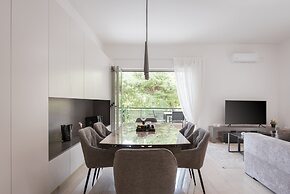 Vouliagmeni Stylish Apartment